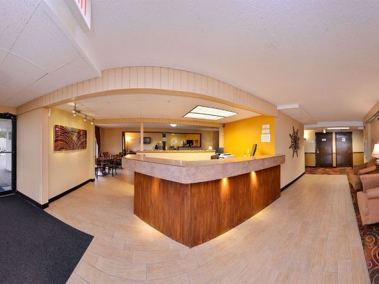 Фото Super 8 by Wyndham Rochester Mayo Clinic Area