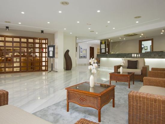 Фото Lancelot Hotel