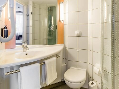 Внешний вид отеля Ibis Warszawa Reduta в Варшаве, фото 5