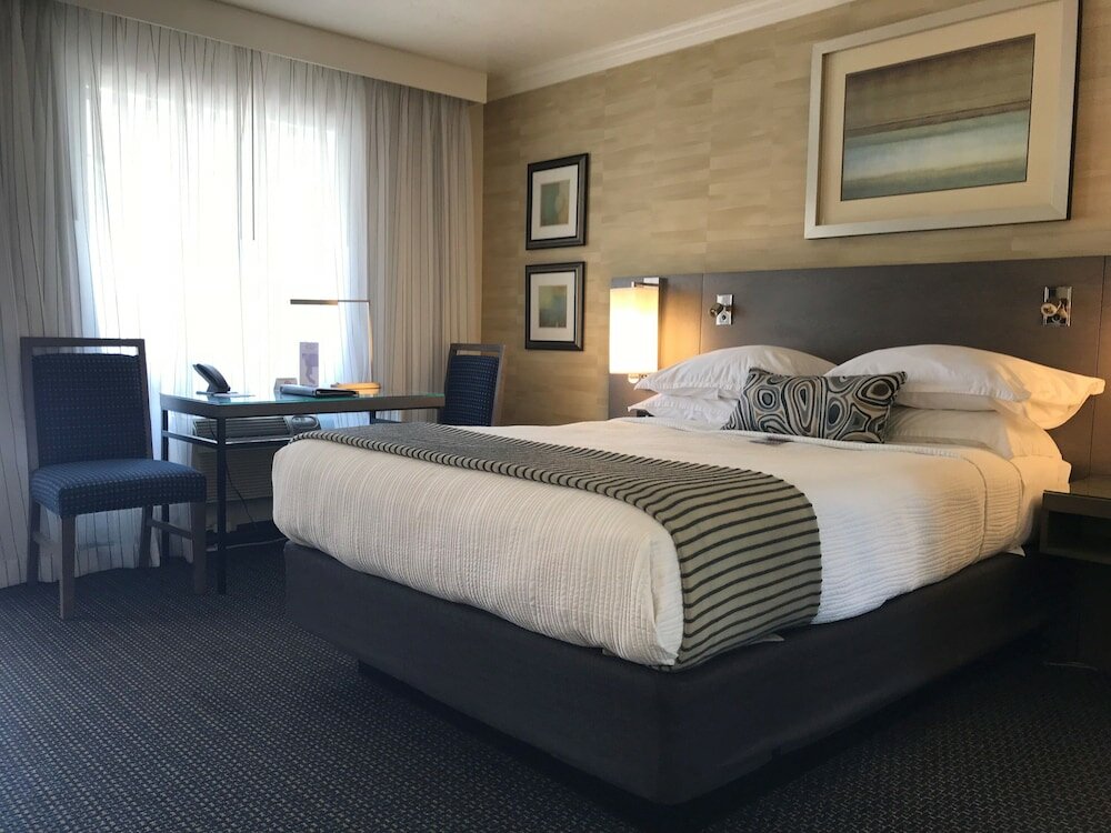 Фото West Beach Inn, a Coast Hotel