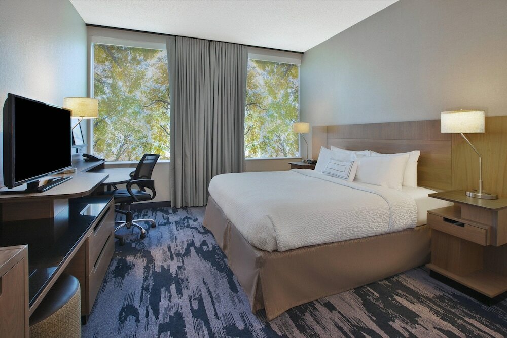 Фото Fairfield Inn & Suites by Marriott Milwaukee Downtown