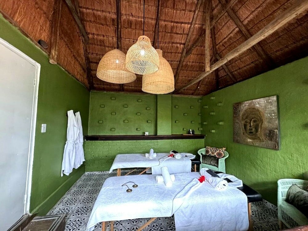 Фото Shangri-La Country Hotel
