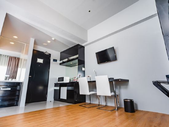 Фото Grand Darmo Suite by Amithya