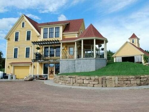 Гостиница Magnetic Hill Winery в Монктоне