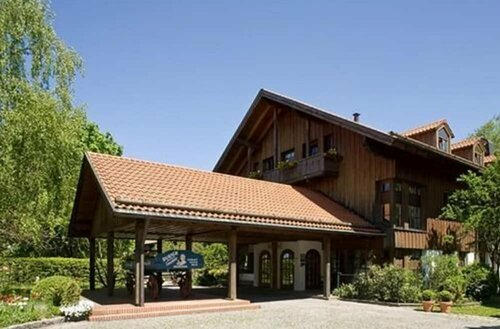 Гостиница Hotel Schrenkhof в Оттобрунне