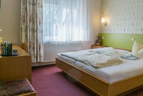 Гостиница Hotel Zur Post в Вурцене