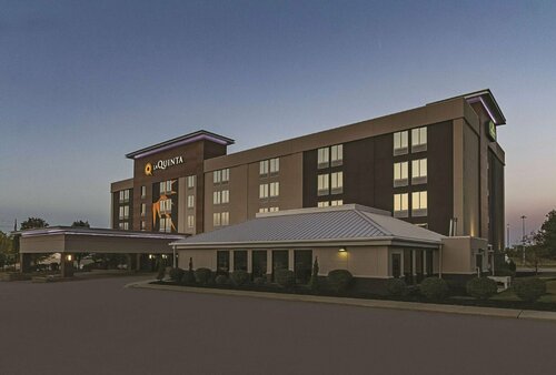 Гостиница La Quinta Inn & Suites by Wyndham Cleveland Airport West в Береа