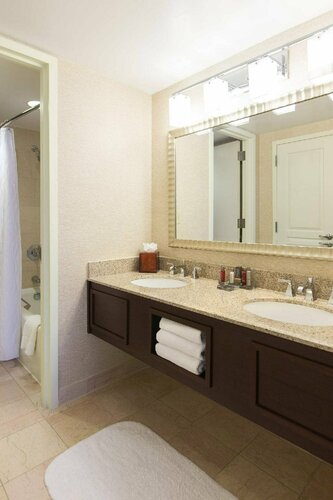 Гостиница Washington Dulles Marriott Suites в Херндоне