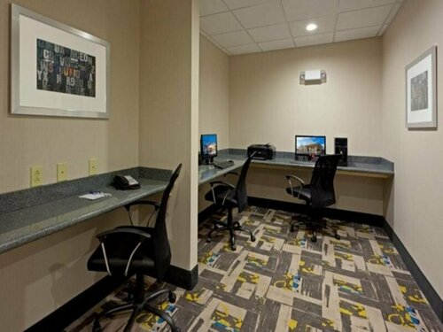Гостиница Holiday Inn Express & Suites в Батавии