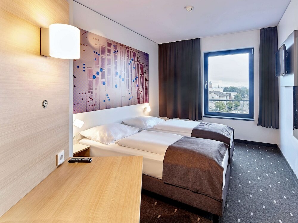 Фото B&b Hotel Köln-Troisdorf