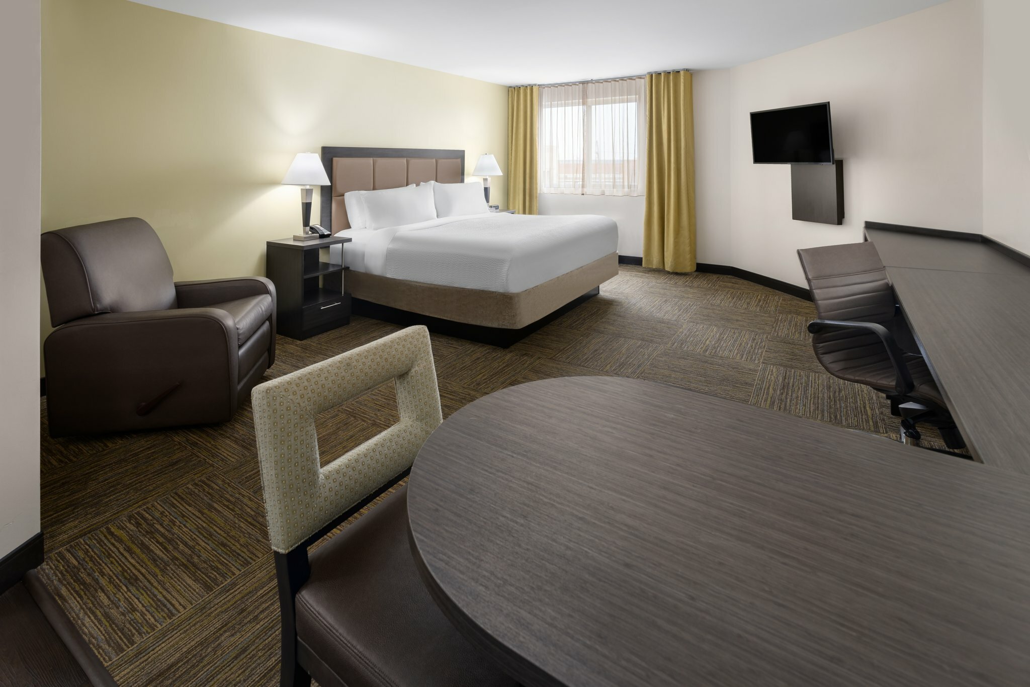Фото Candlewood Suites Chester - Philadelphia International Airport, an Ihg Hotel