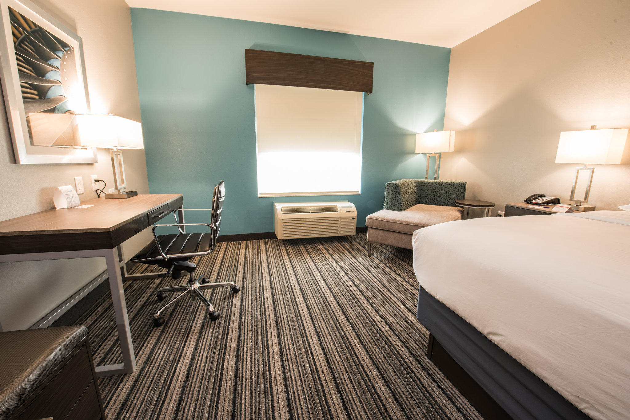Фото Holiday Inn Express & Suites Houston - Hobby Airport Area, an Ihg Hotel