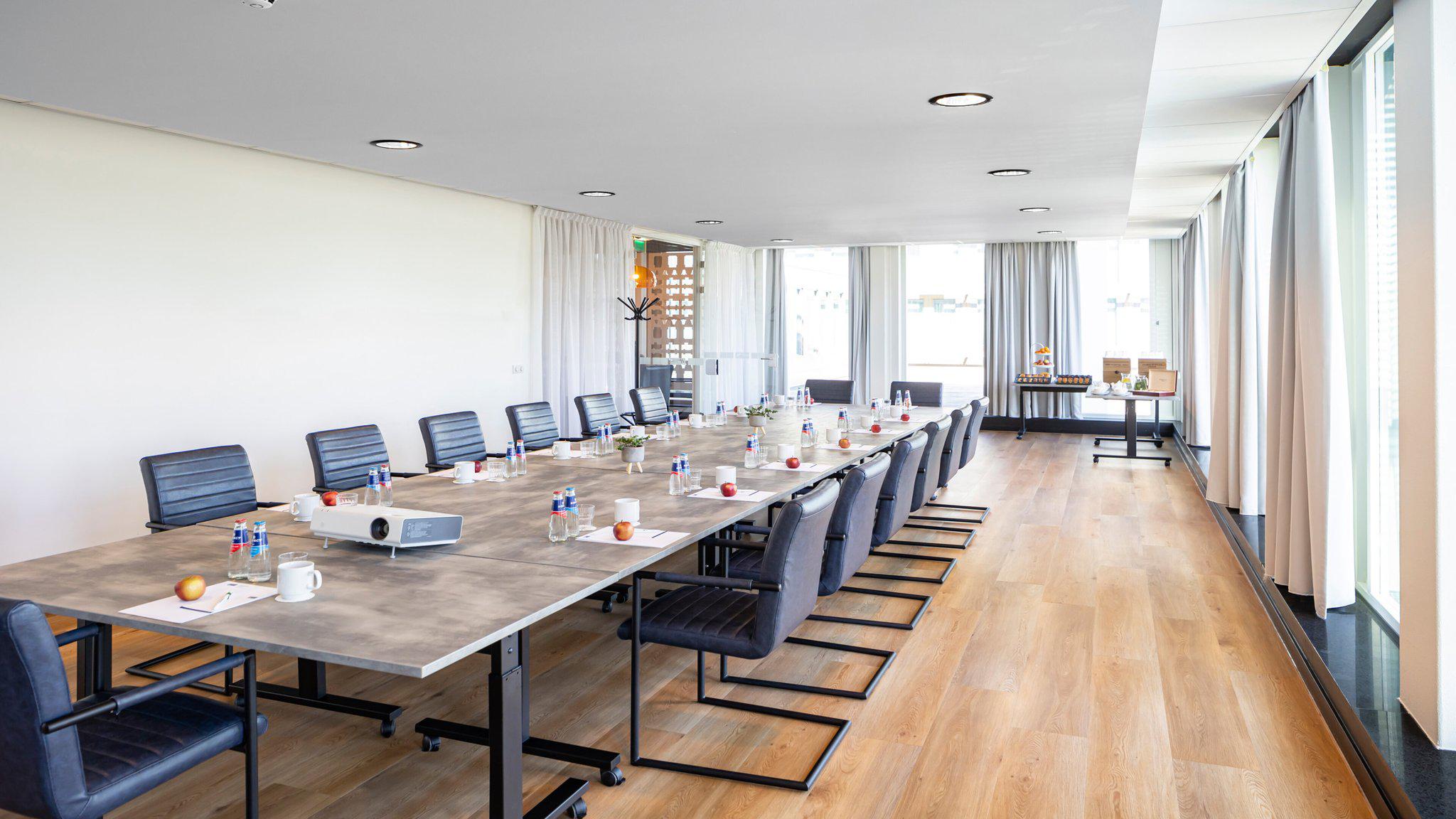 Фото Holiday Inn Express Utrecht - Papendorp, an Ihg Hotel