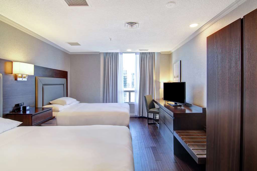 Фото DoubleTree by Hilton Hotel Toronto Downtown