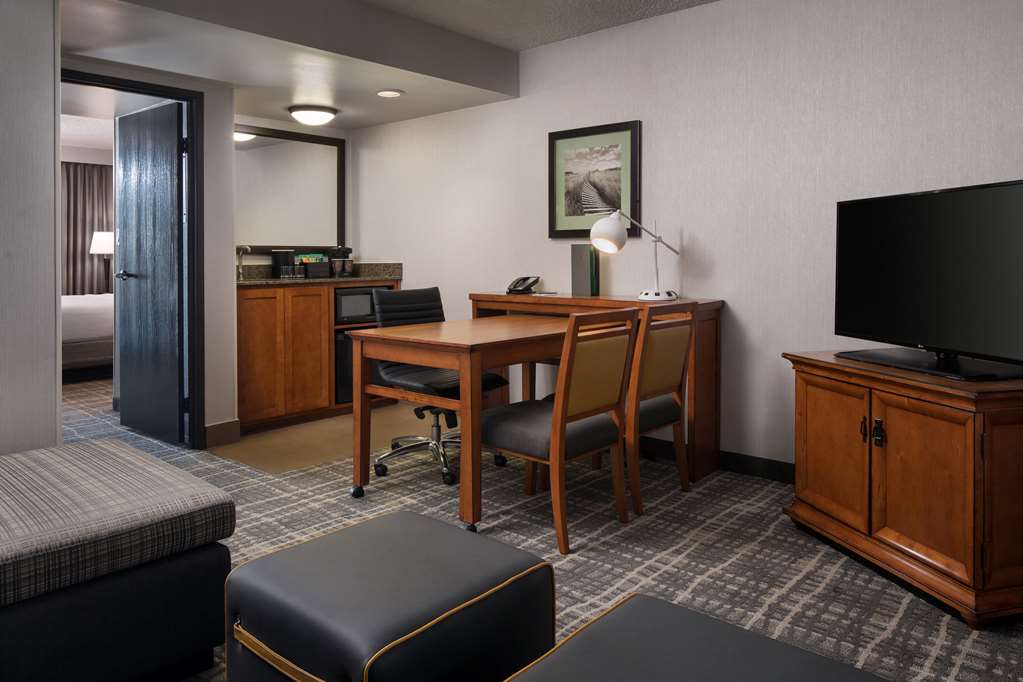 Фото Embassy Suites by Hilton Austin Central