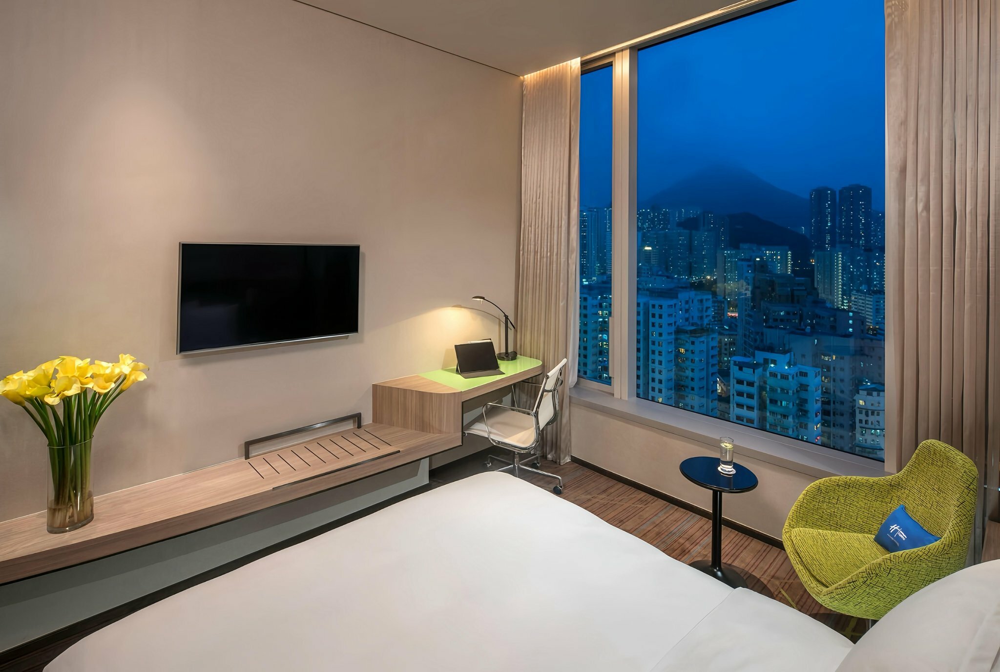 Фото Holiday Inn Express Hong Kong Kowloon Cbd2