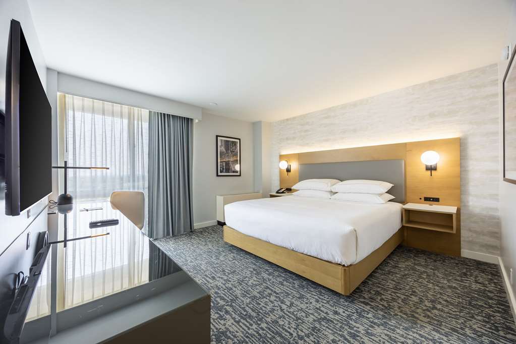 Фото Отель Doubletree by Hilton New York Jfk Airport