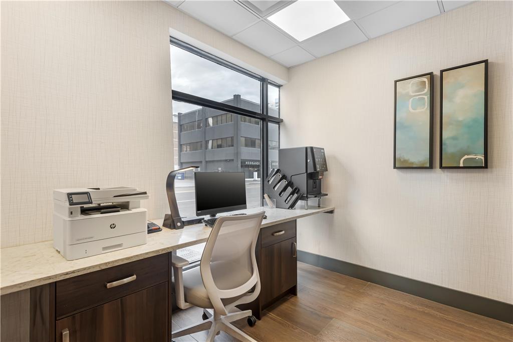 Фото Best Western Plus Suites Downtown