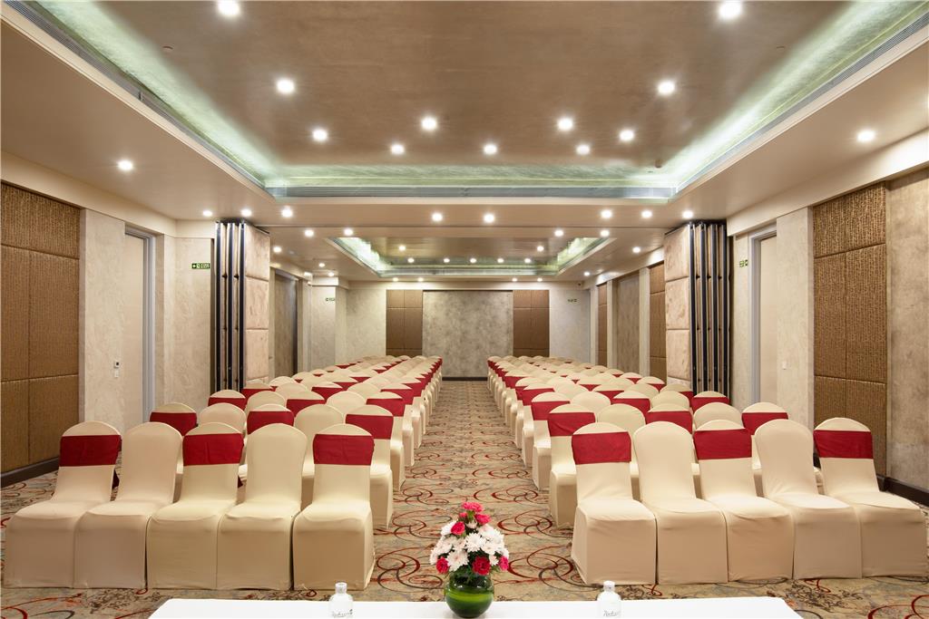 Фото Radisson Blu Bengaluru Outer Ring Road