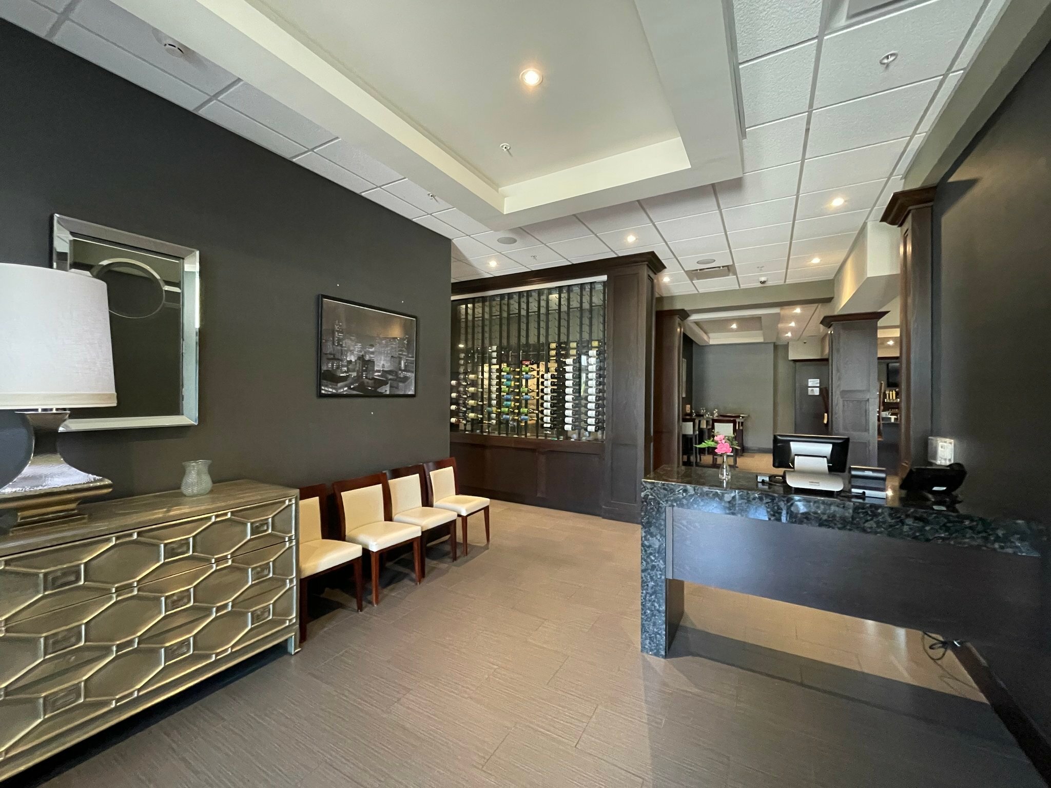 Фото Holiday Inn & Suites Farmington Hills - Detroit Nw