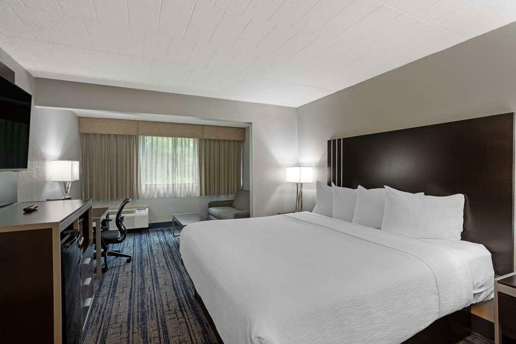 Фото Best Western Plus Reading Inn & Suites