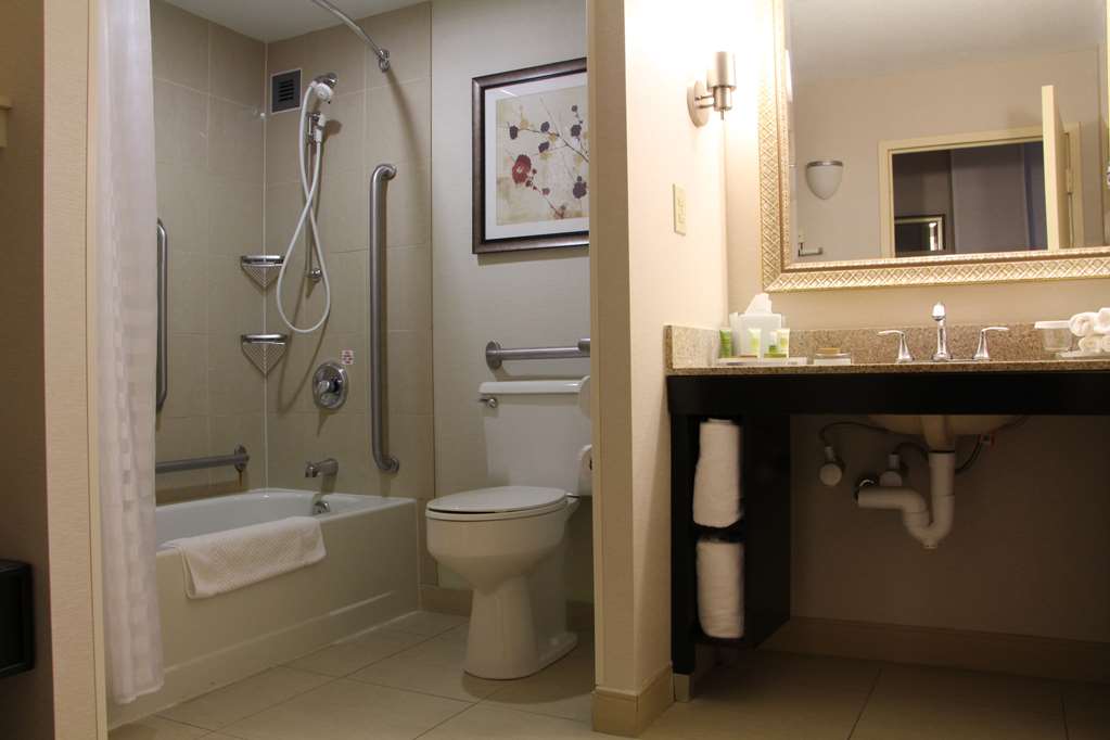 Фото Hilton Fort Wayne at the Grand Wayne Convention Center