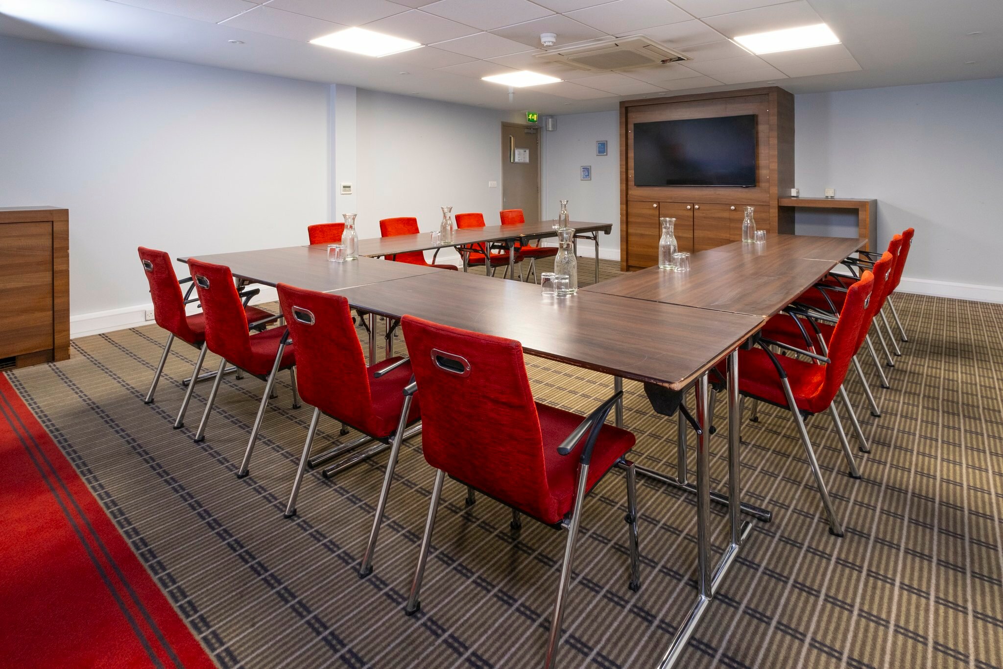 Фото Holiday Inn Express Birmingham - Oldbury, an Ihg Hotel