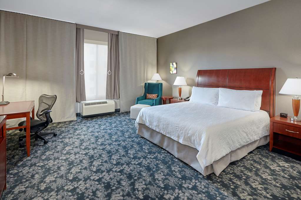 Фото Hilton Garden Inn Naperville/Warrenville