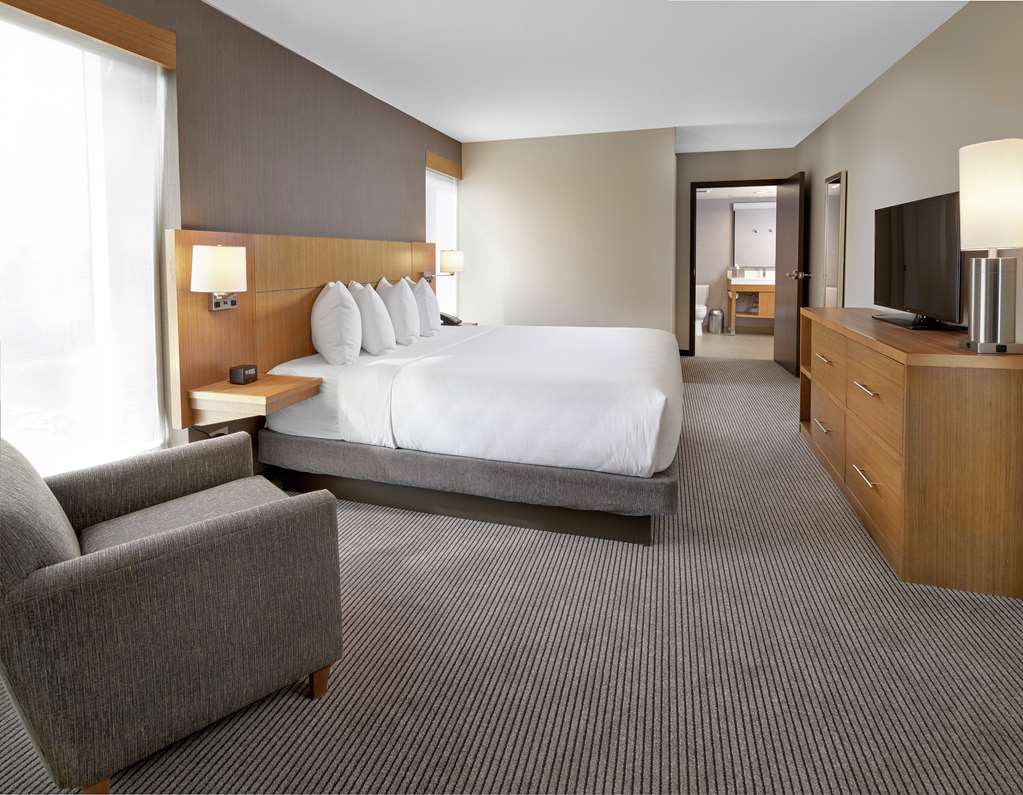 Фото DoubleTree by Hilton Edmonton Downtown