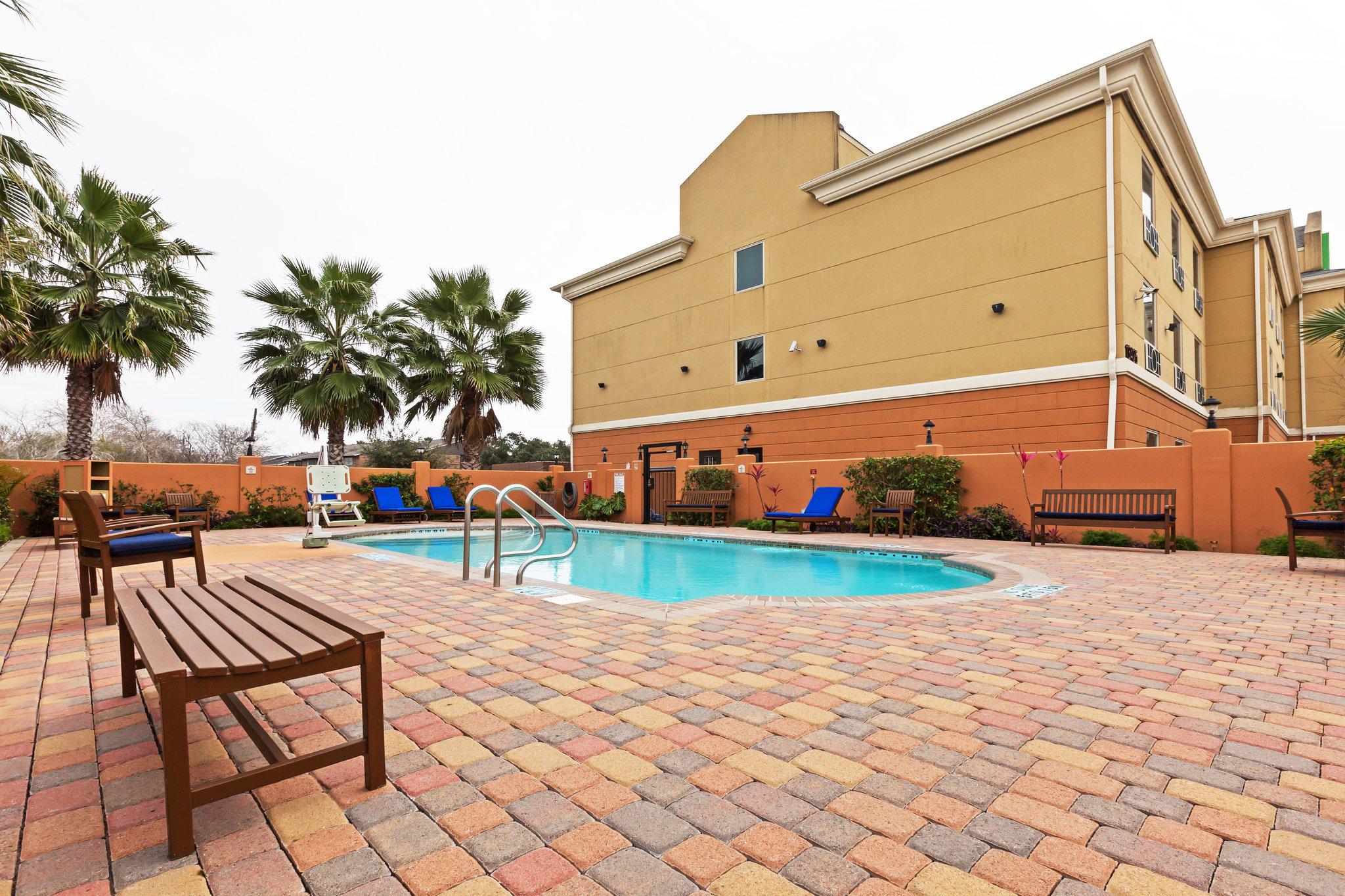 Фото Holiday Inn Express & Suites Corpus Christi Nw - Calallen, an Ihg Hotel