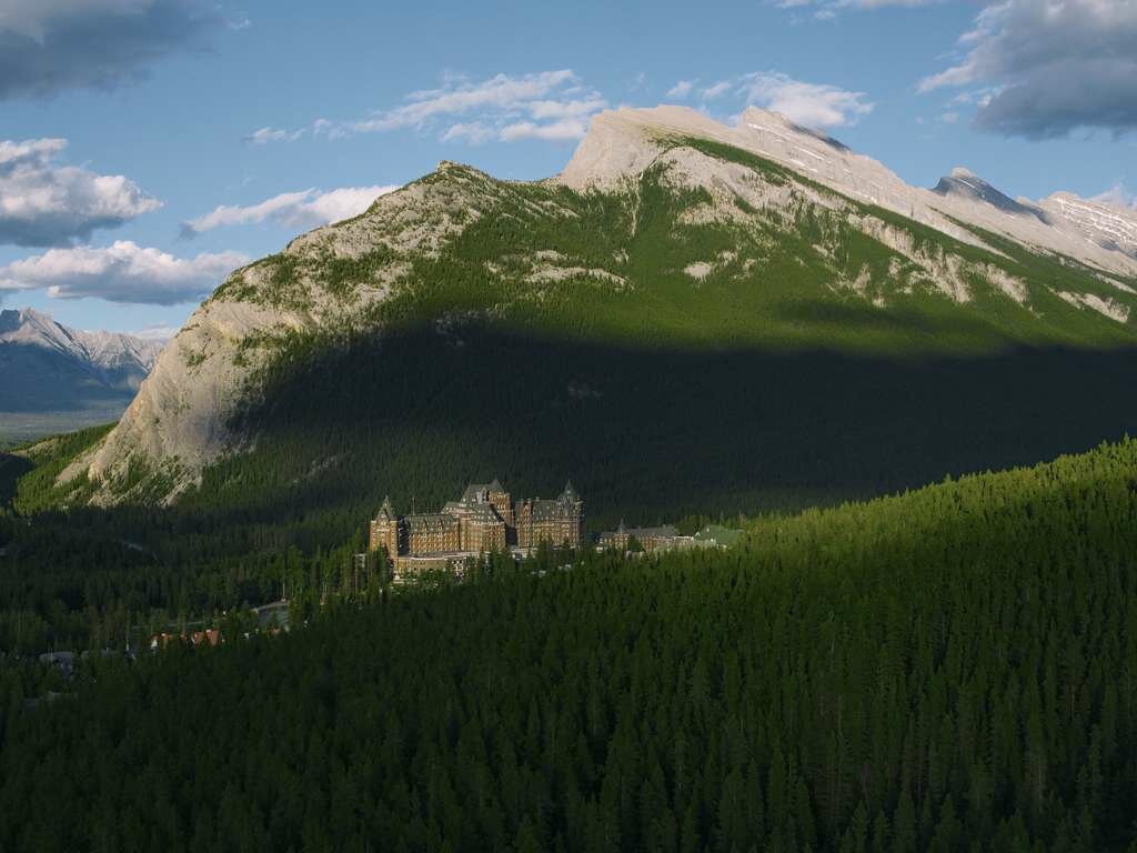 Фото Fairmont Banff Springs Hotel
