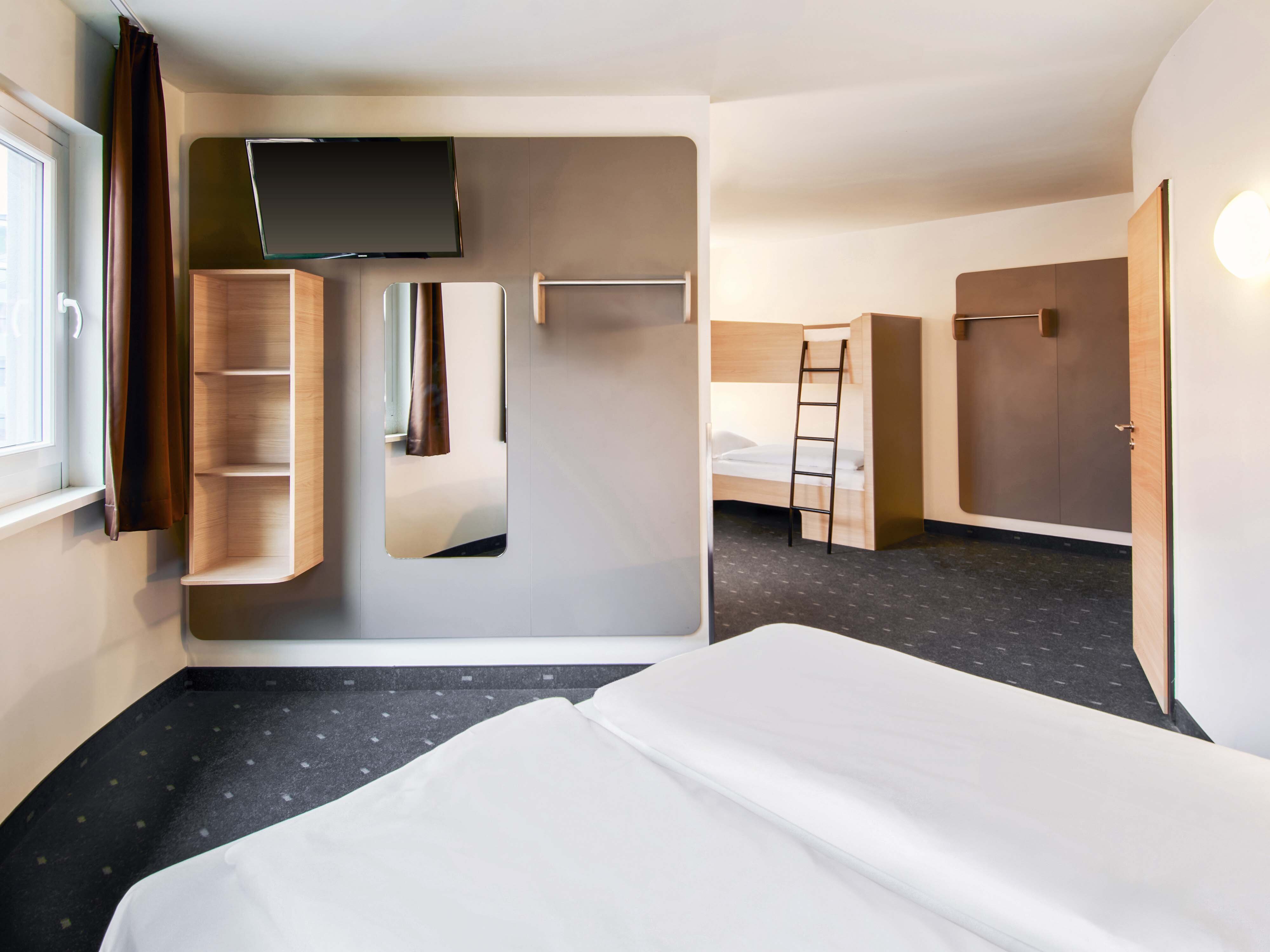 Фото B&b Hotel Würzburg
