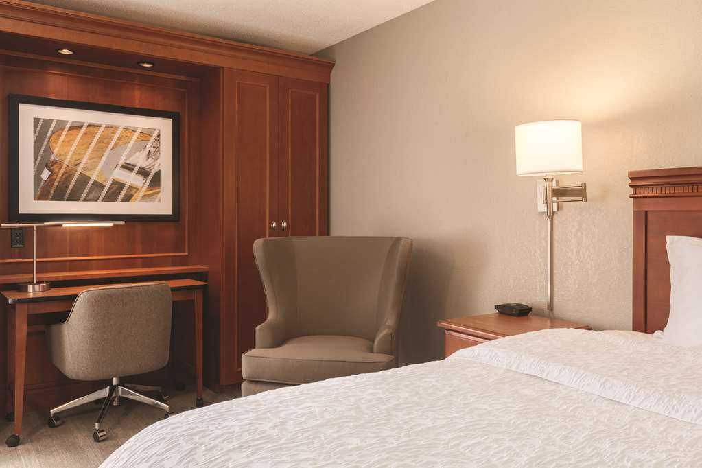 Фото Hampton Inn Des Moines-Airport