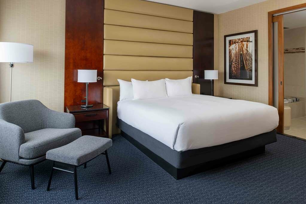 Фото Doubletree Hotel San Francisco Airport