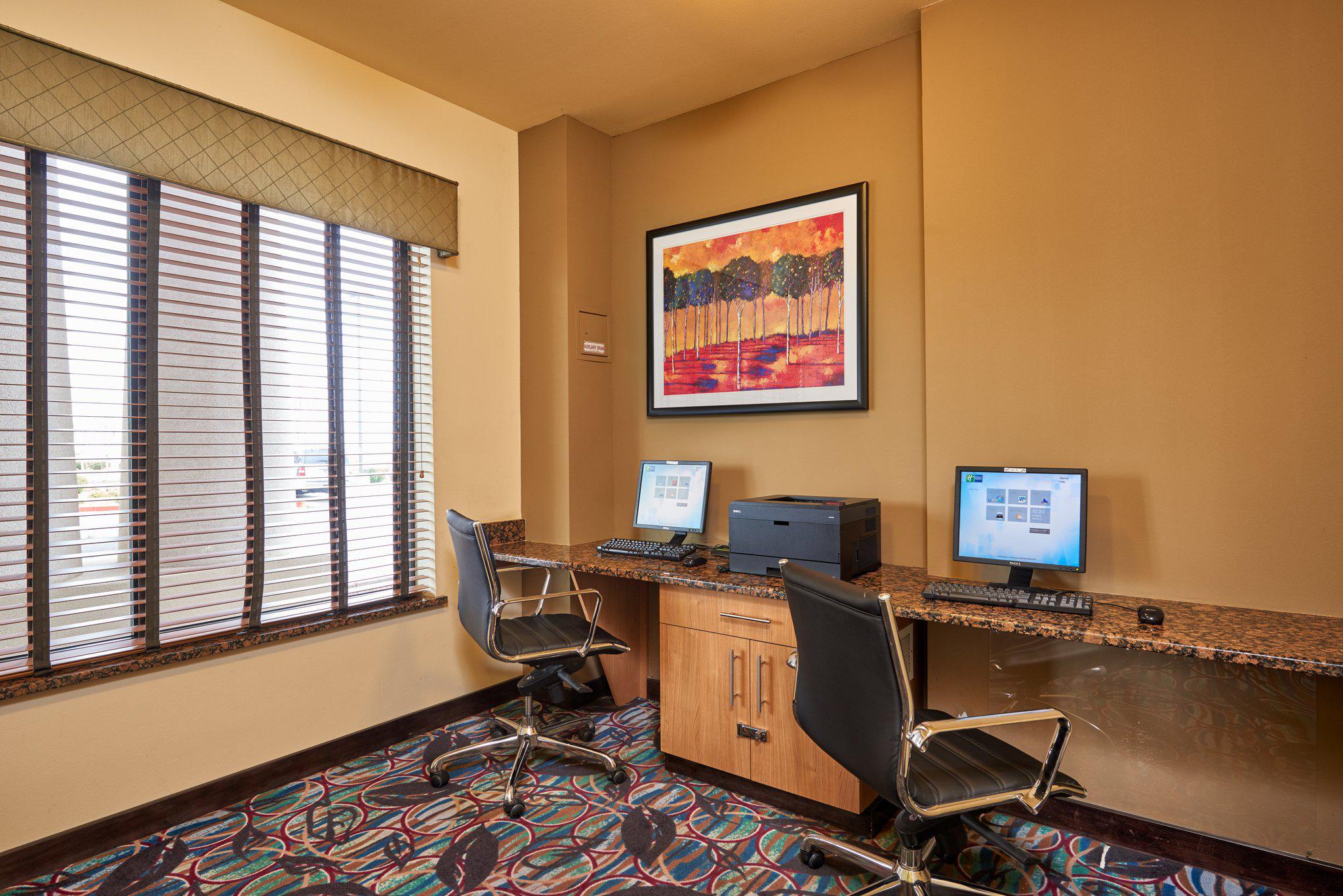 Фото Holiday Inn Express & Suites El Paso Airport Area, an Ihg Hotel