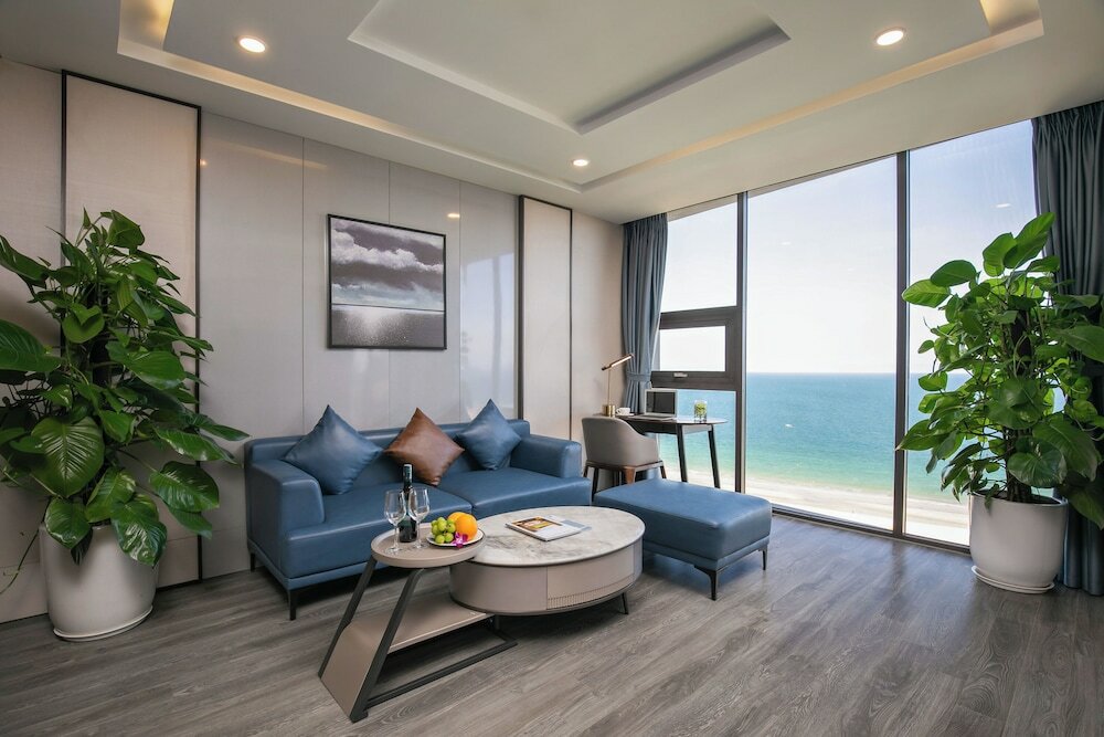 Фото Mangata Beachfront Hotel