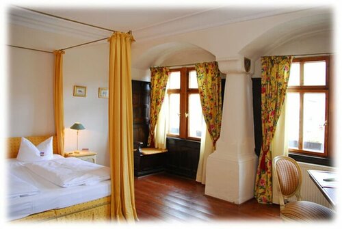 Гостиница Hotel Adler & x26; Eiscafe Aquila в Рудольштадте