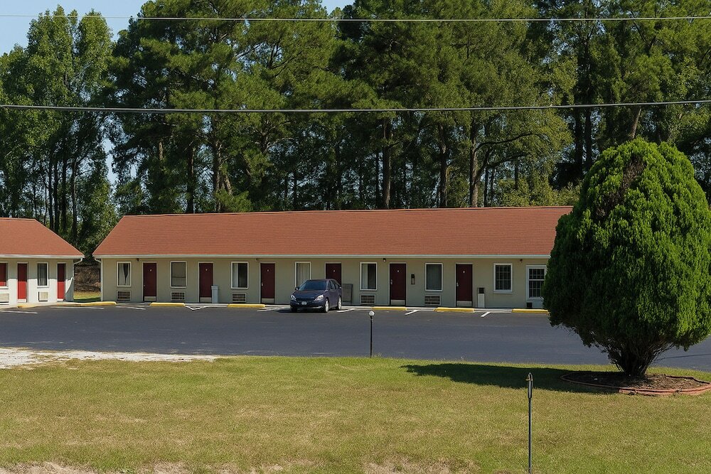 Фото Courtland Inn Motel