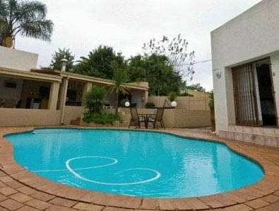 Внешний вид отеля President Lodge в Городе Метрополитенского Муниципалитете Экурхулени, фото 2