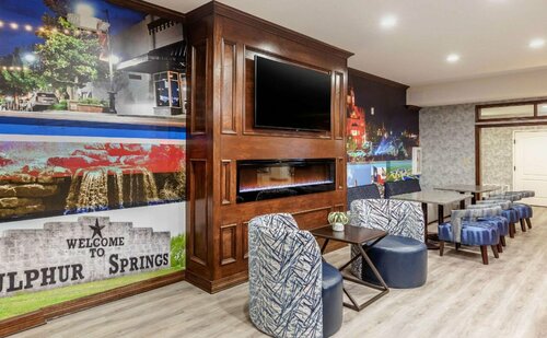 Гостиница Clarion Pointe Sulphur Springs в Салфер Спрингс