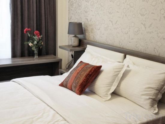 Фото Hotel Four Brothers