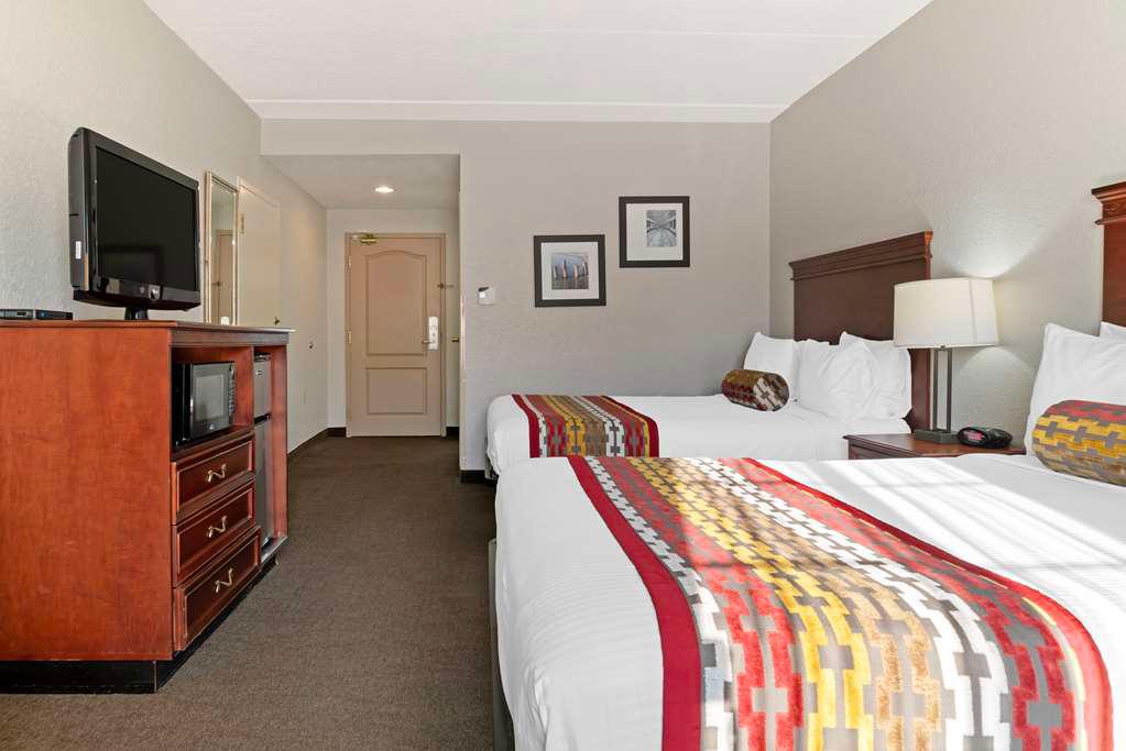 Фото Best Western Executive Inn & Suites