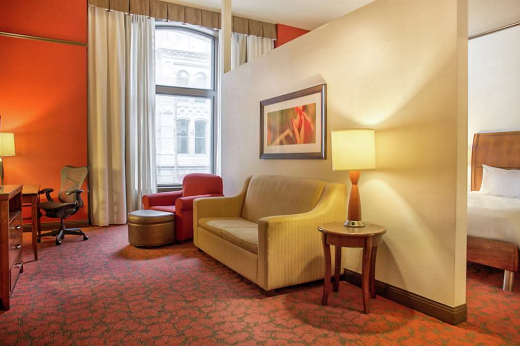 Фото Hilton Garden Inn Milwaukee Downtown
