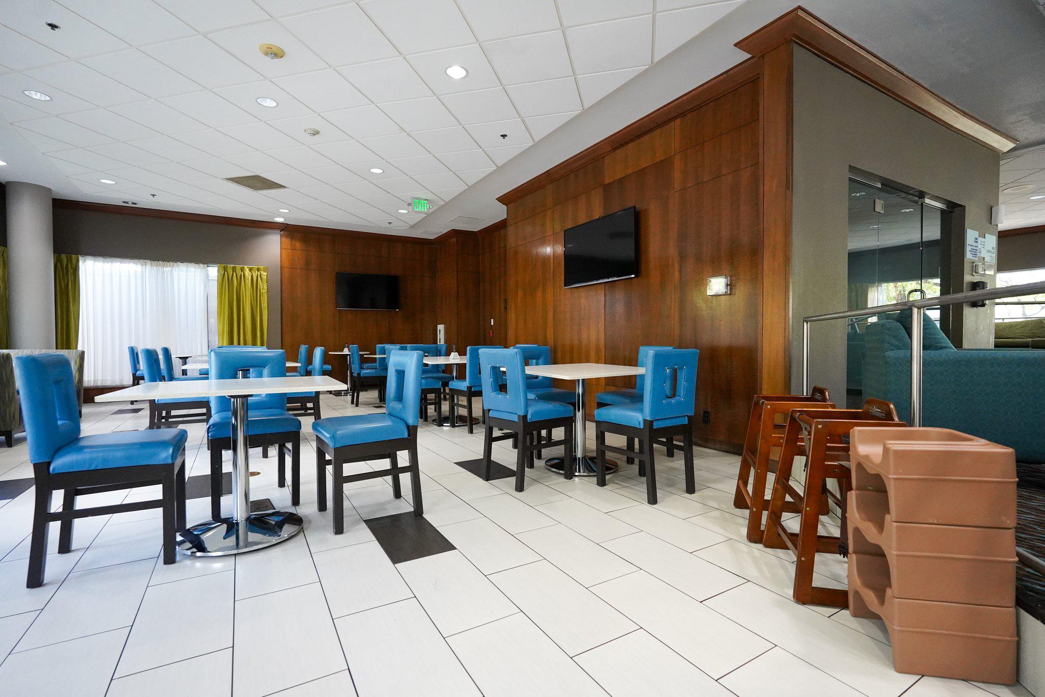 Фото Holiday Inn Express Boise - University Area, an Ihg Hotel