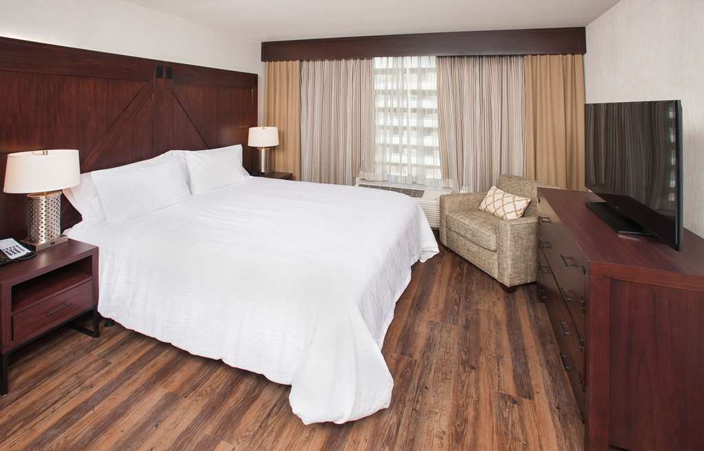Фото Hilton Garden Inn Burbank Los Angeles