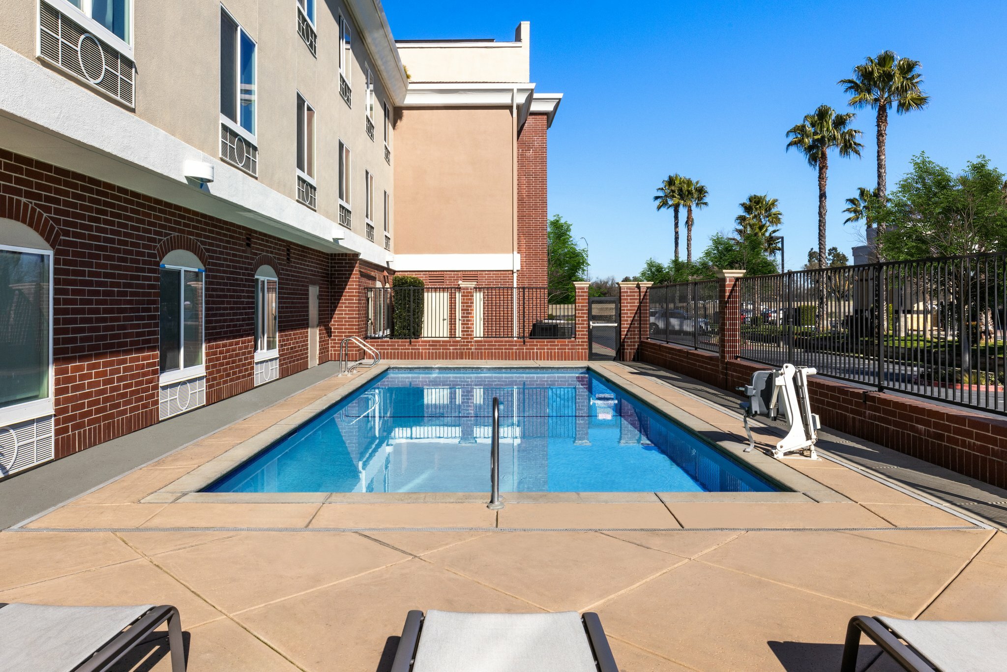 Фото Holiday Inn Express & Suites Sacramento Ne Cal Expo