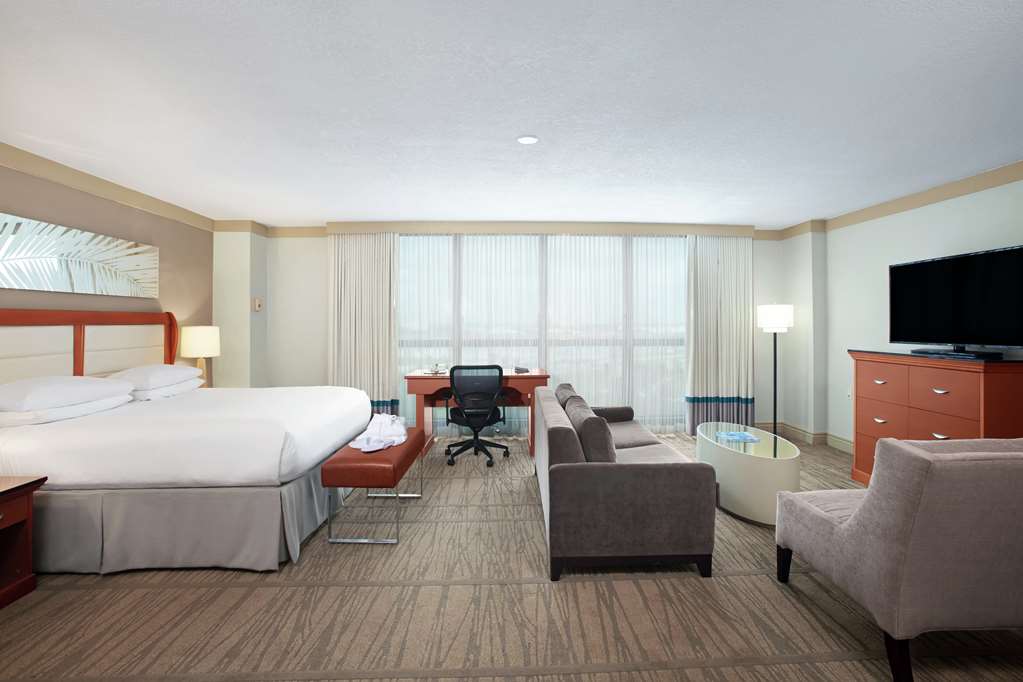 Фото Doubletree by Hilton Hotel Miami Airport & Convention Center