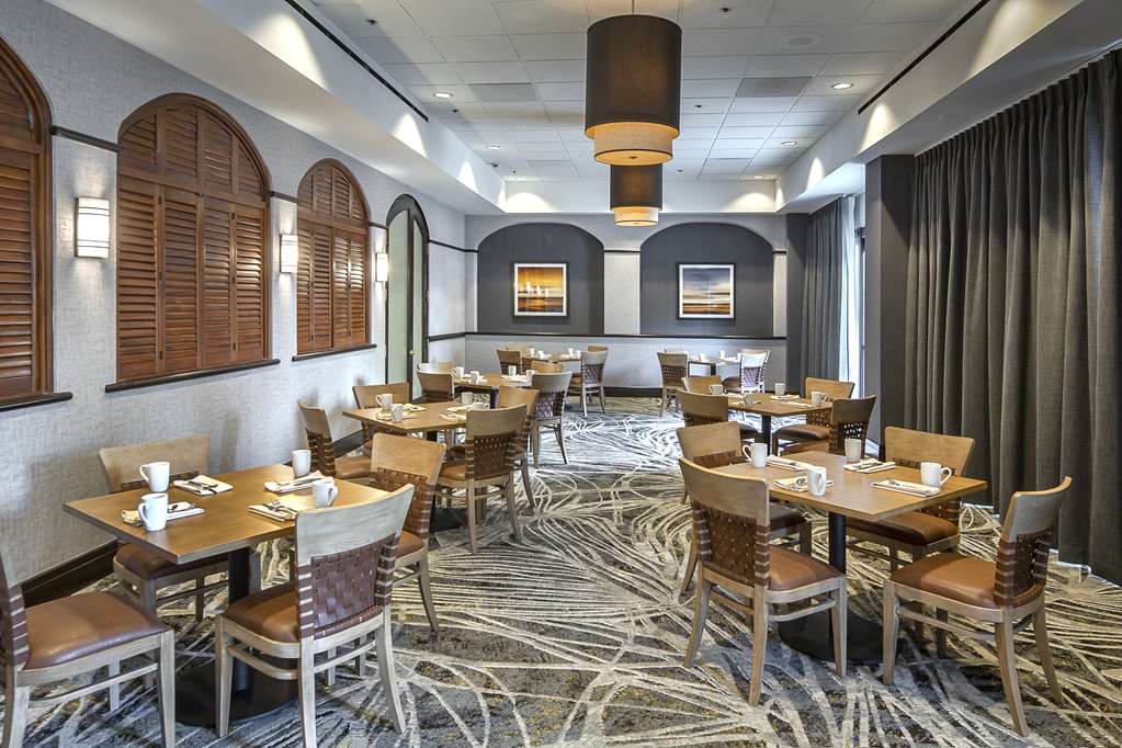 Фото DoubleTree by Hilton Hotel Modesto