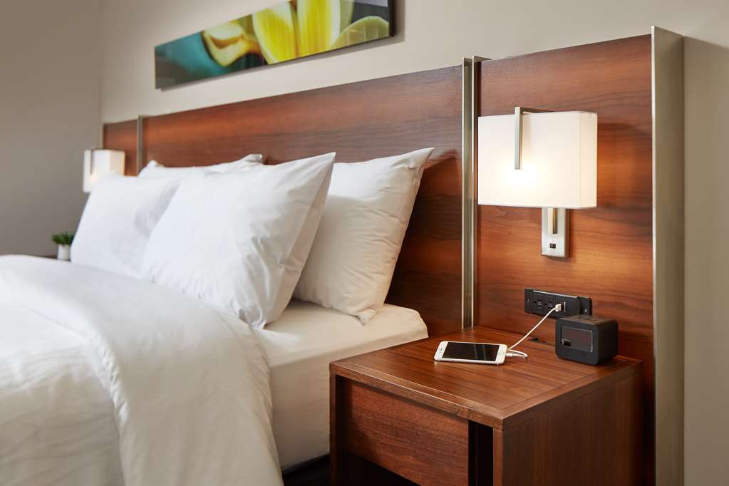 Фото Hilton Garden Inn Waikiki Beach