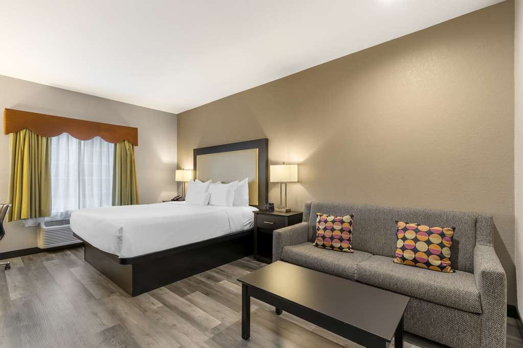 Фото Best Western Plus Des Moines West Inn & Suites